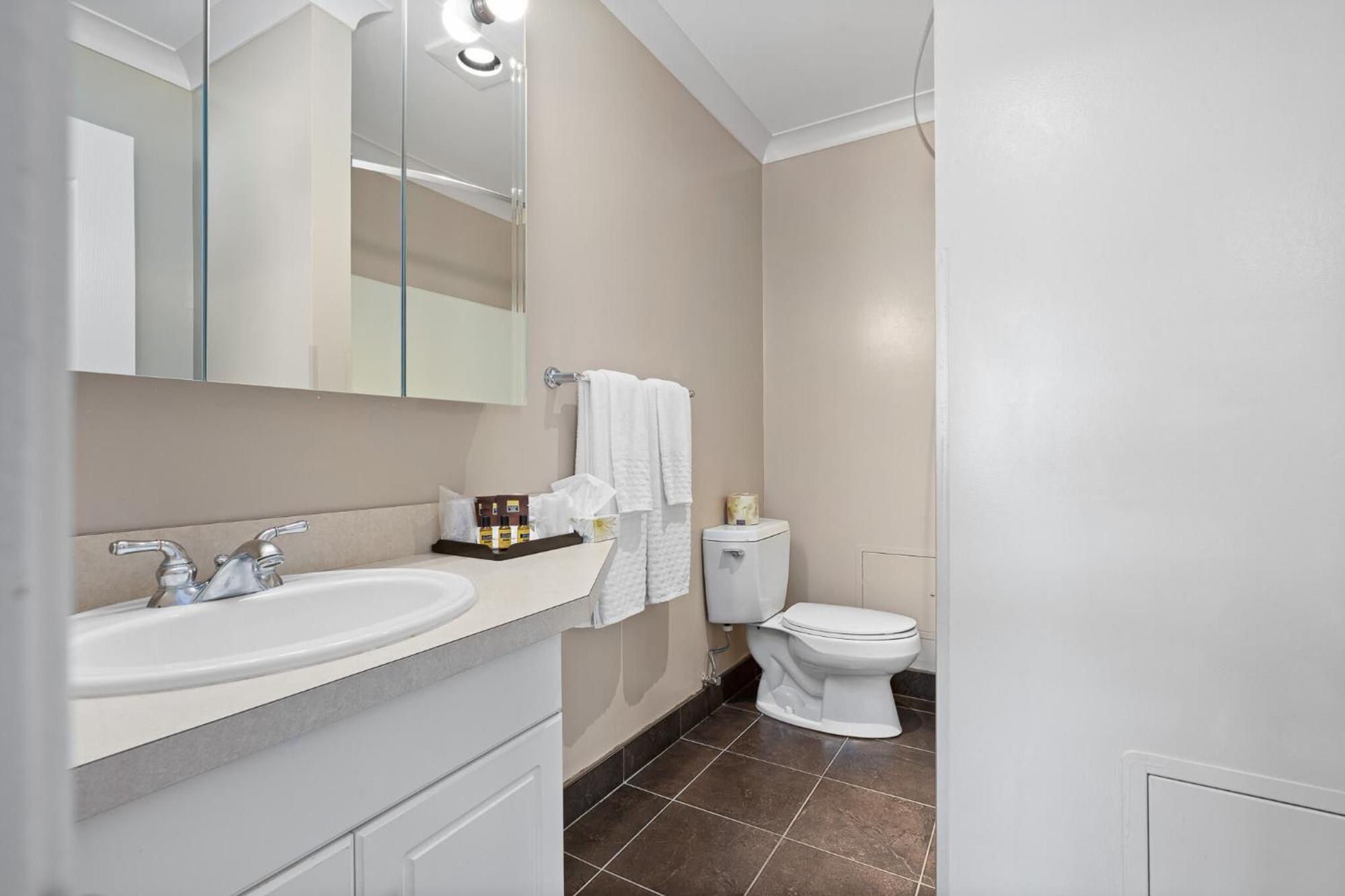 Glenwood Inn & Suites Trail ภายนอก รูปภาพ