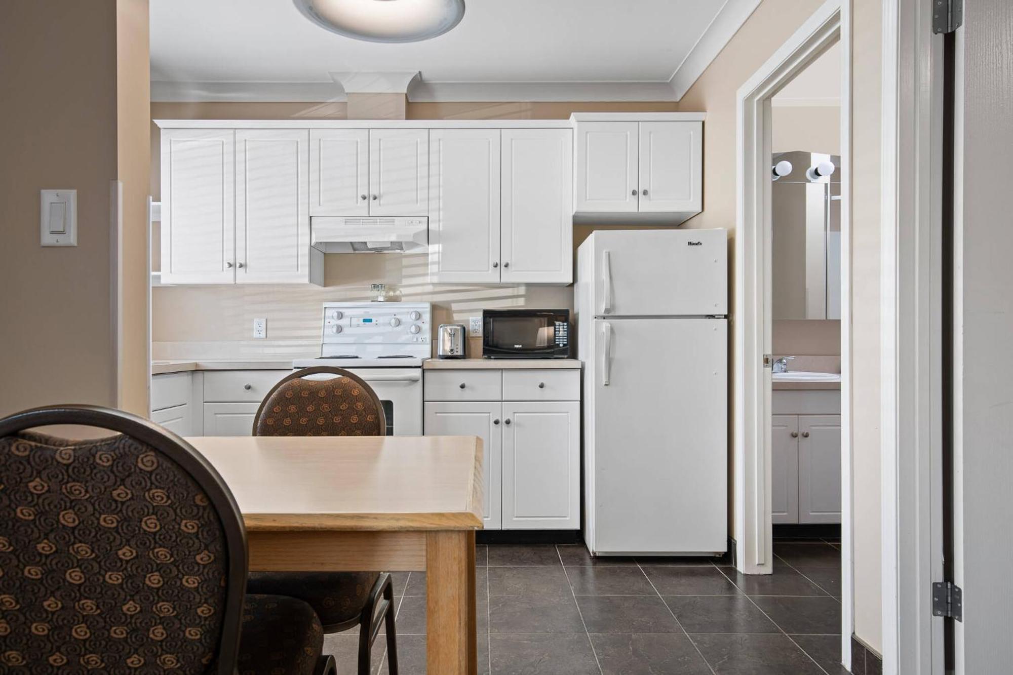 Glenwood Inn & Suites Trail ภายนอก รูปภาพ