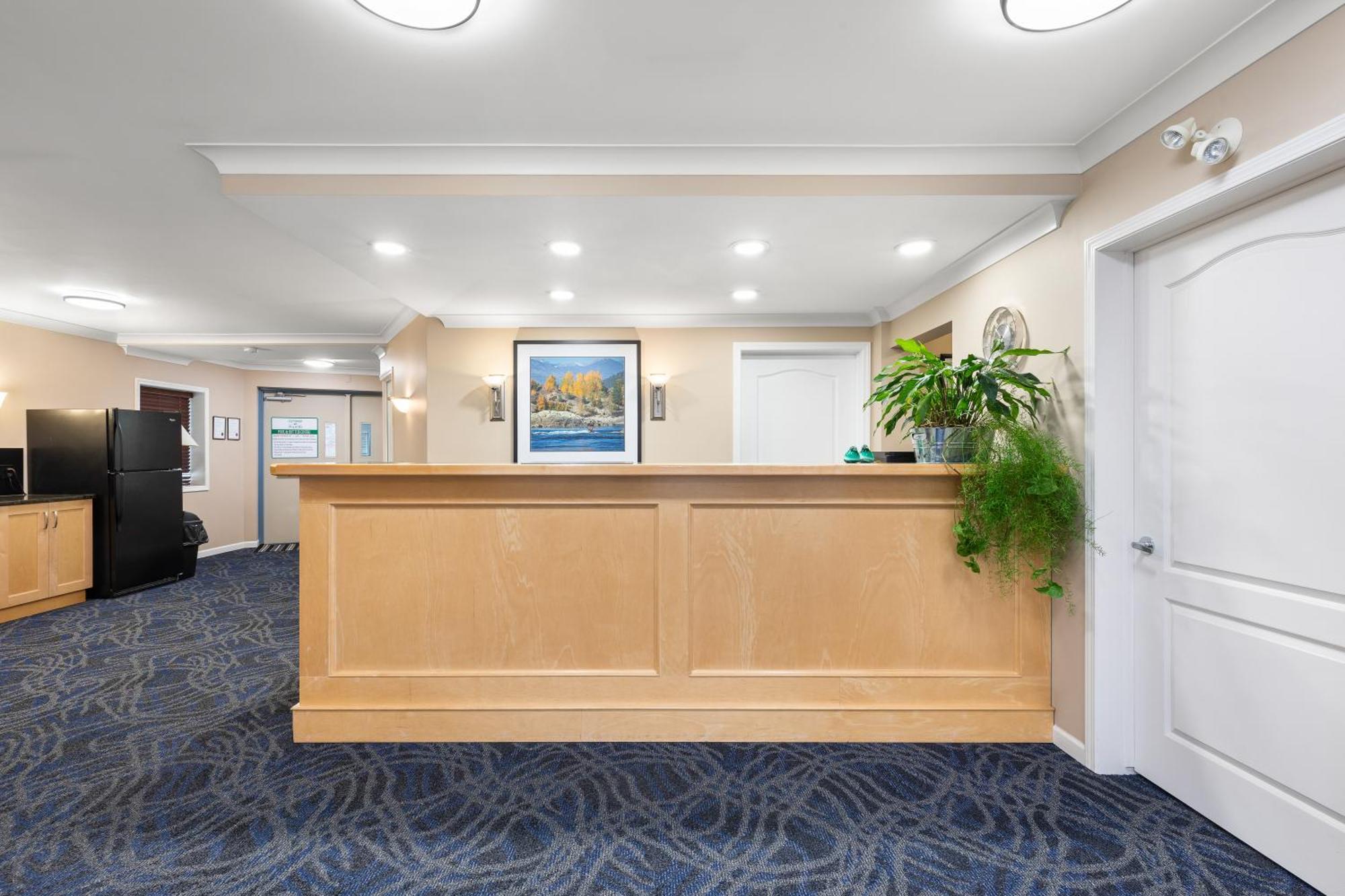 Glenwood Inn & Suites Trail ภายนอก รูปภาพ