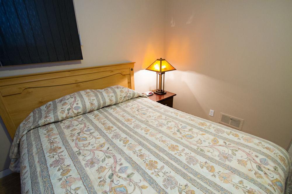 Glenwood Inn & Suites Trail ภายนอก รูปภาพ