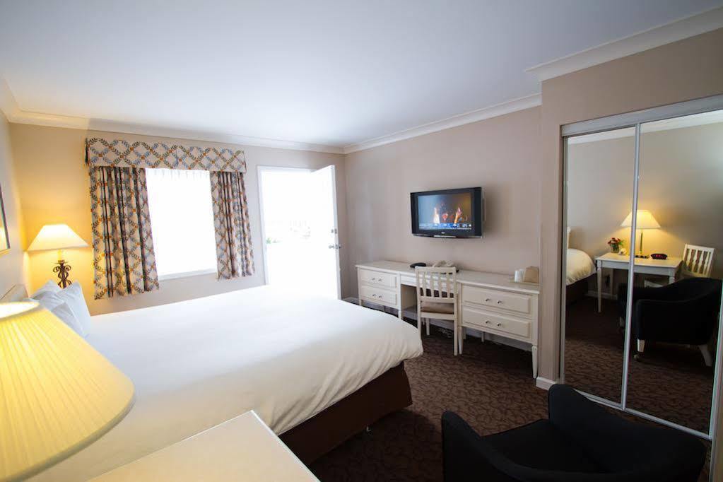 Glenwood Inn & Suites Trail ภายนอก รูปภาพ
