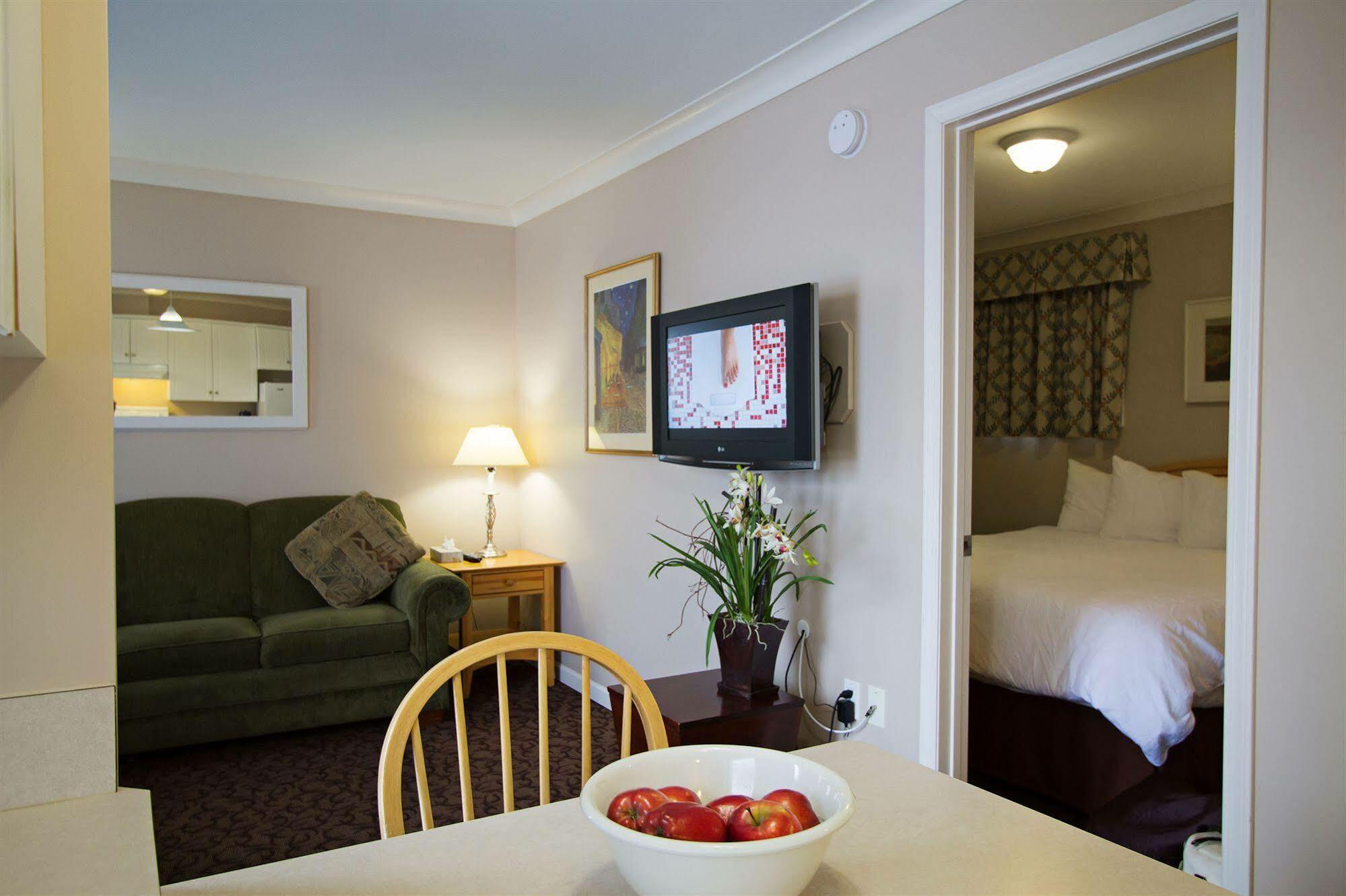 Glenwood Inn & Suites Trail ภายนอก รูปภาพ