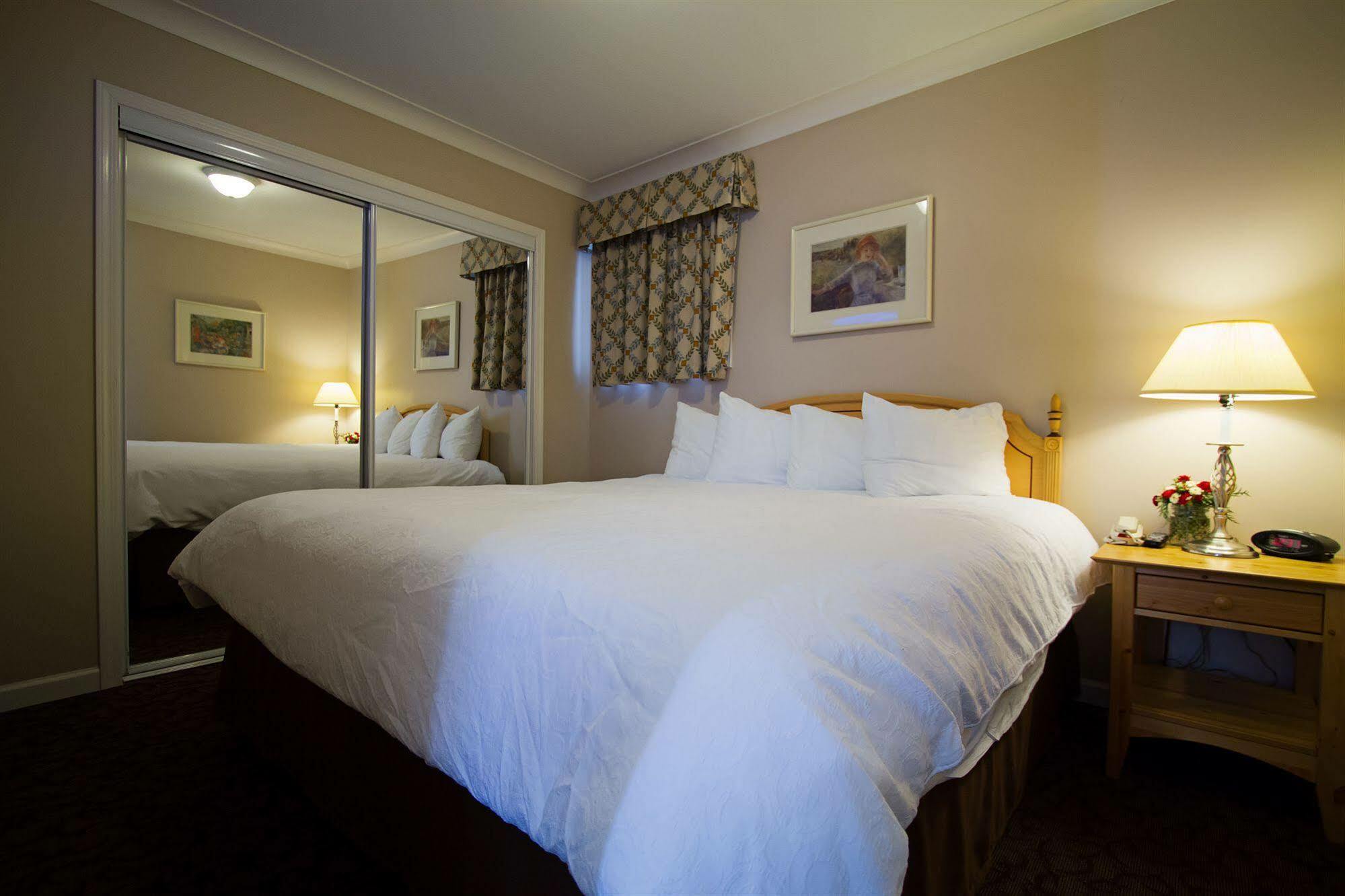 Glenwood Inn & Suites Trail ภายนอก รูปภาพ